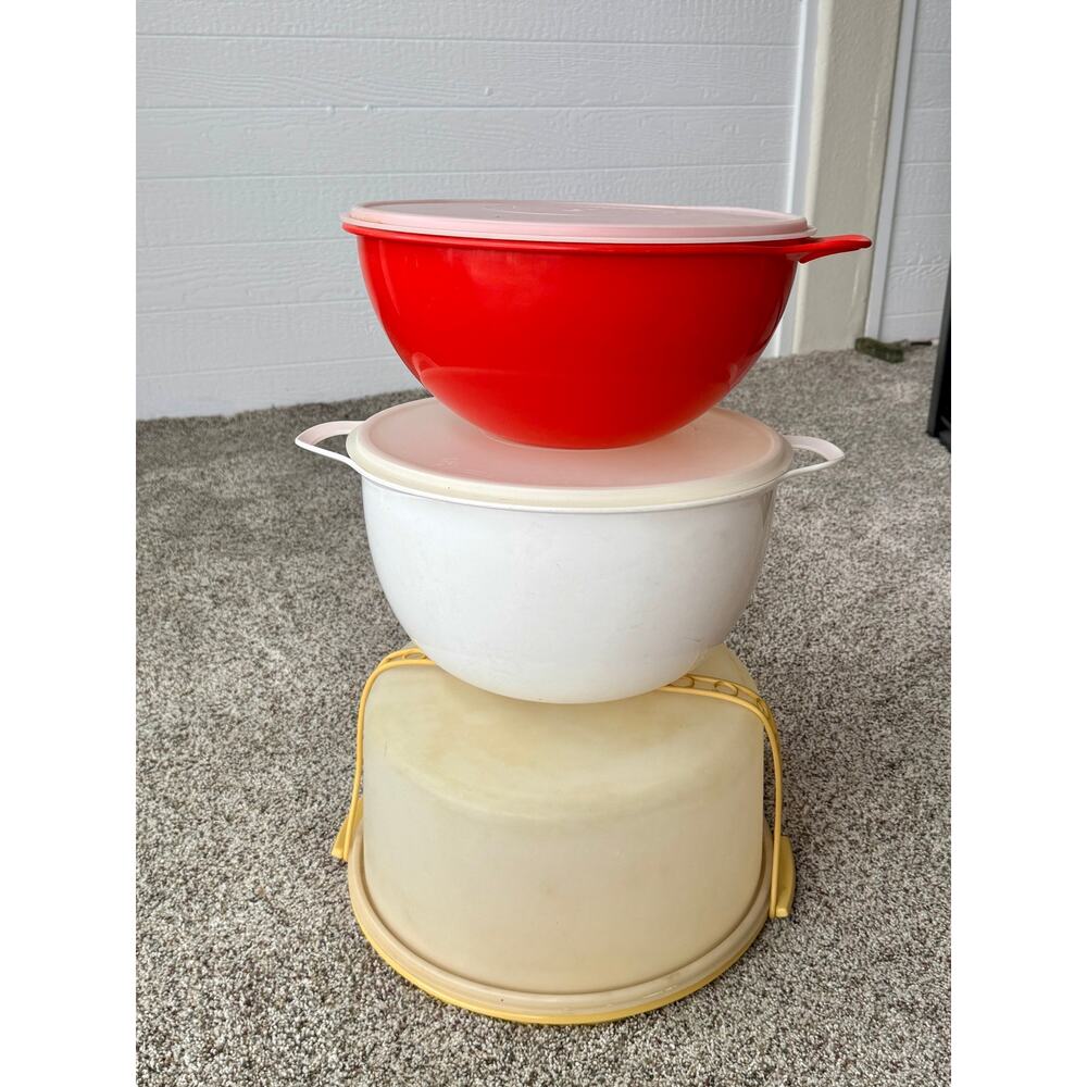 Vintage Tupperware Mixing Bowl & Cake Carrier Lot – 3 Pieces with Lids